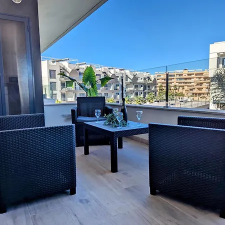 Poolside 2br Villamartin Apartament